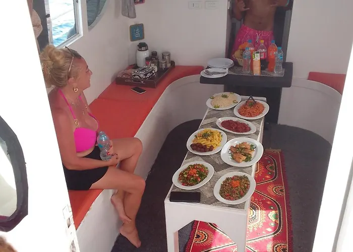 Hotel en barco Tour *
